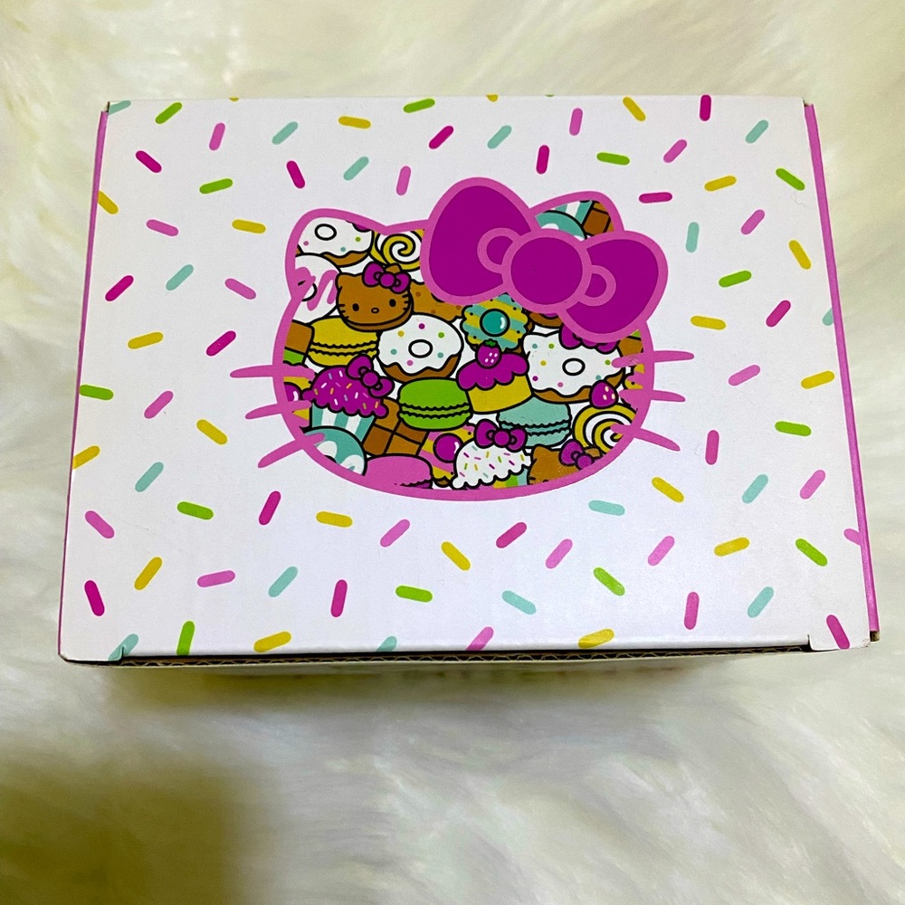 Hello Kitty - Picture 3 of 7